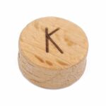 Houten letter kraal - K